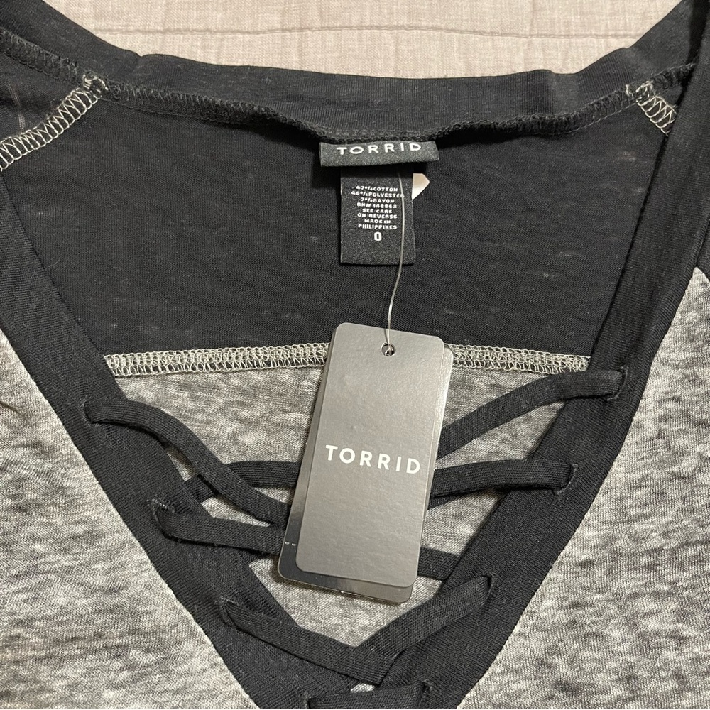 TORRID Grey & Black Lace-Up Football Sport Burnout Tee V-neck Size 0 Large - Picture 2 of 6